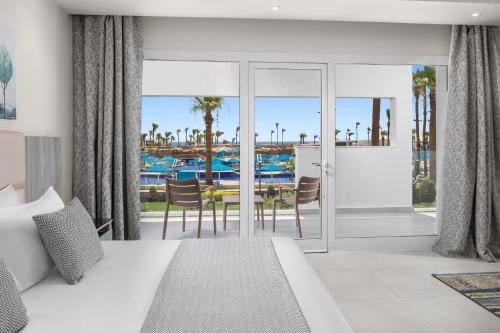 Habitación Deluxe con vistas a la piscina del hotel Pickalbatros Golf Beach Resort - All Inclusive