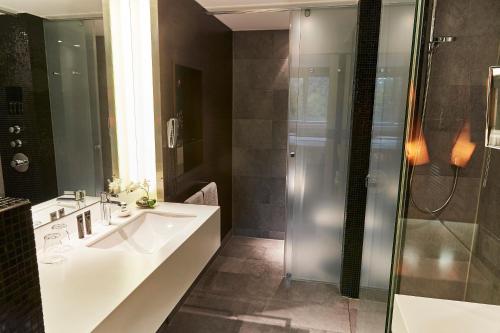 Suite Junior del hotel Steigenberger Airport Frankfurt. Foto 3