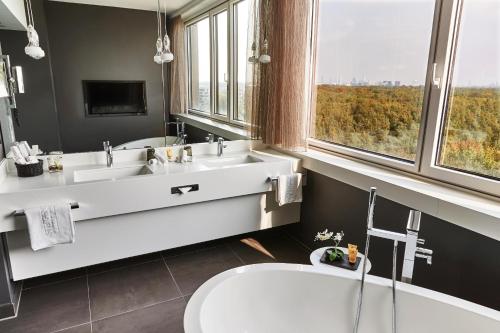 Suite Presidencial del hotel Steigenberger Airport Frankfurt. Foto 3