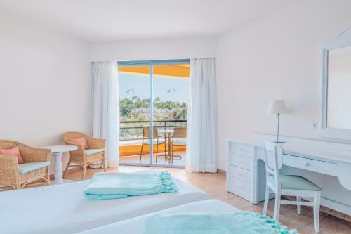 Habitación Doble con vista parcial al mar - 2 camas del hotel Iberostar Playa Gaviotas. Foto 4