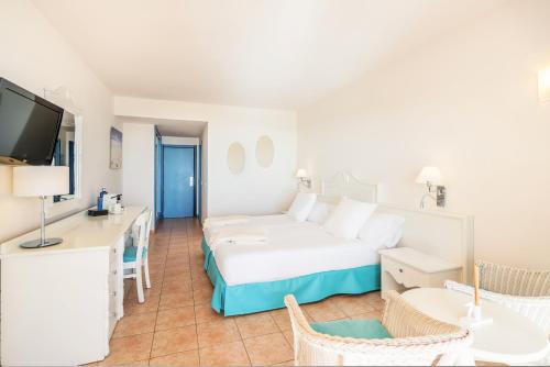 Habitación Doble Star Prestige con vistas al mar y acceso al salón executive del hotel Iberostar Playa Gaviotas. Foto 2