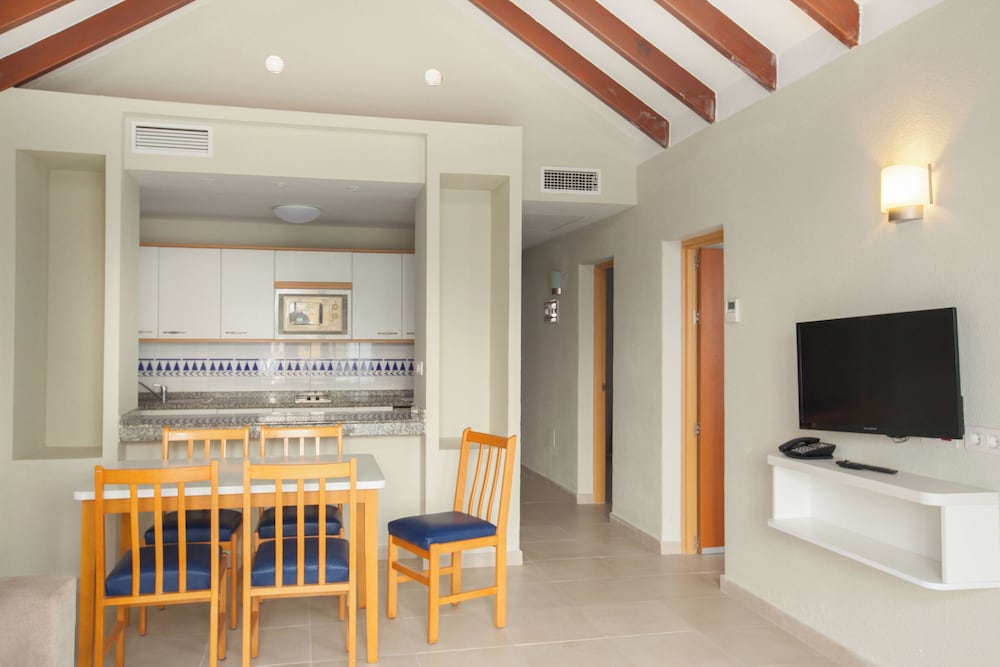 Family Apartment, 2 Bedrooms, Balcón o Terraza del hotel Grupotel Cinco Plazas. Foto 2