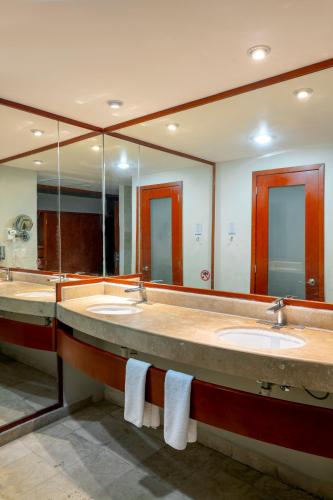 Habitación - cama grande - Adaptada para personas con movilidad reducida - No fumadores del hotel Viva Maya by Wyndham, A Trademark All Inclusive Resort
