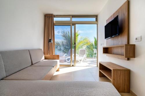 Classic One Bedroom Apartment with Balcony and Limited Sea View del hotel Servatur Altamar. Foto 3