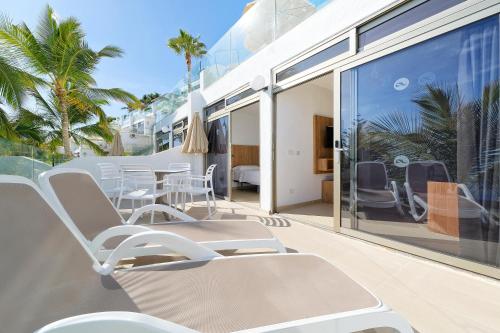 Classic One Bedroom Apartment with Balcony and Limited Sea View del hotel Servatur Altamar. Foto 7