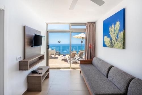 Apartamento Clásico de 1 dormitorio en planta alta con vistas al mar del hotel Servatur Altamar. Foto 10