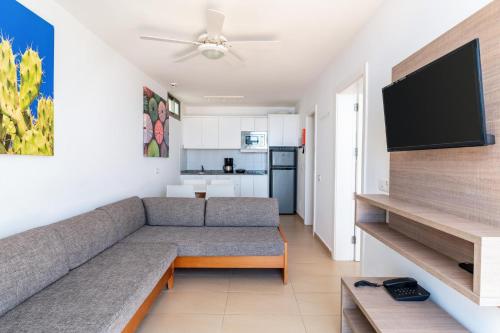 Apartamento Clásico de 1 dormitorio en planta alta con vistas al mar del hotel Servatur Altamar. Foto 1