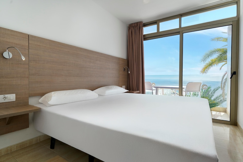 Apartamento clásico, 2 habitaciones, balcón, vistas al mar del hotel Servatur Altamar. Foto 3