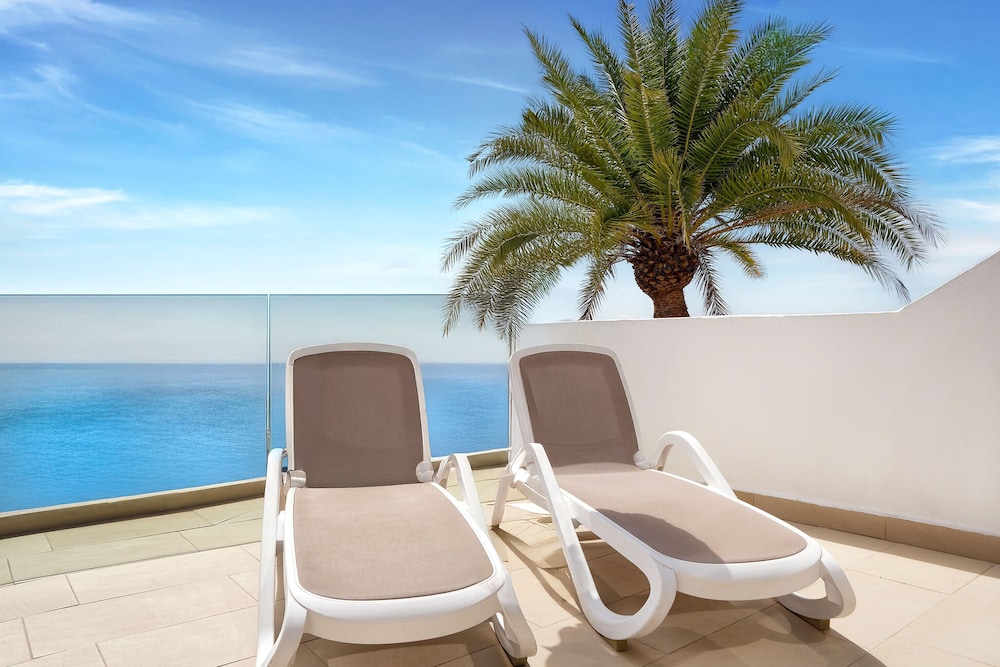 Apartamento clásico, 2 habitaciones, balcón, vistas al mar del hotel Servatur Altamar. Foto 7