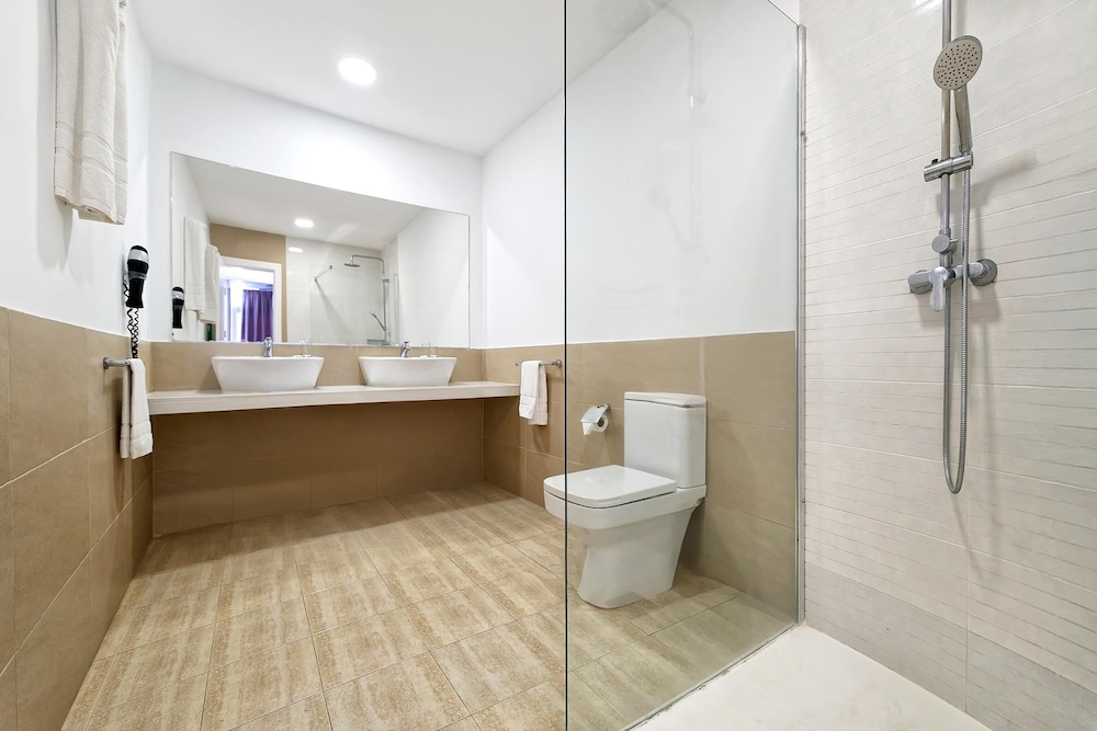 Apartamento clásico, 2 habitaciones, balcón, vistas al mar del hotel Servatur Altamar. Foto 9