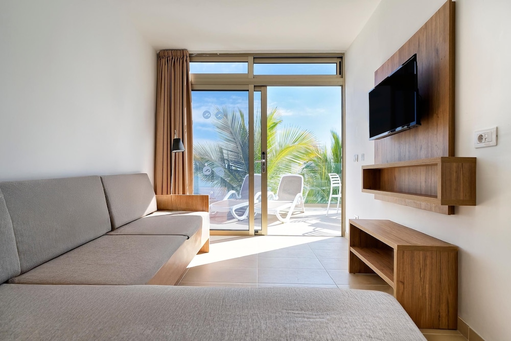 Apartamento clásico, 1 habitación, balcón, vistas parciales al mar del hotel Servatur Altamar. Foto 4