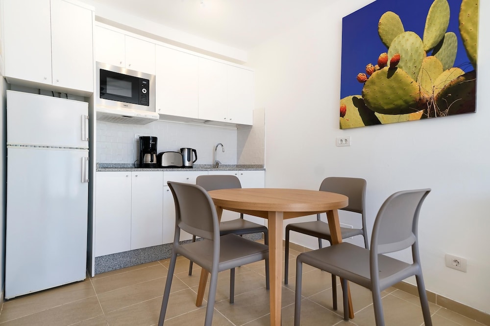 Apartamento clásico, 1 habitación, balcón, vistas parciales al mar del hotel Servatur Altamar. Foto 9