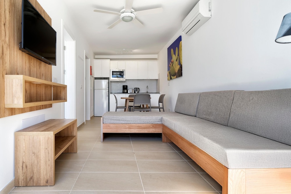 Apartamento clásico, 1 habitación, balcón, vistas parciales al mar del hotel Servatur Altamar. Foto 3