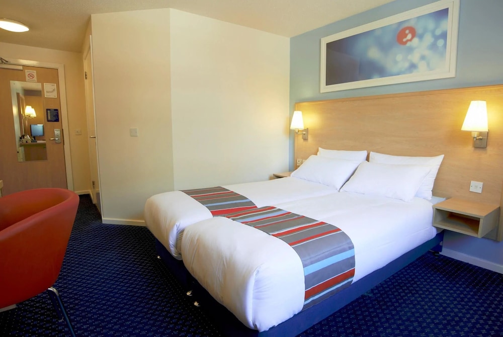 Habitación con 2 camas individuales del hotel Travelodge London Docklands