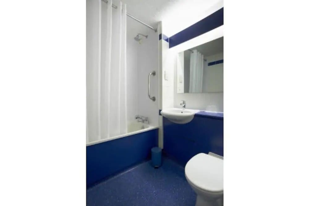 Habitación doble del hotel Travelodge London Docklands. Foto 5