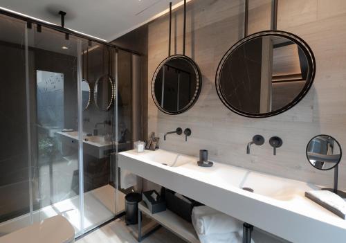 Habitación del ático con terraza y jacuzzi del hotel Regina. Foto 4