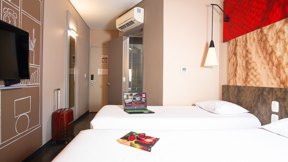 Habitación Standard con 2 camas individuales del hotel Ibis Barranquilla. Foto 5