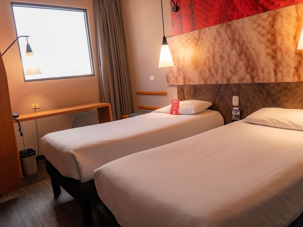 Habitación Standard con 2 camas individuales del hotel Ibis Barranquilla. Foto 6