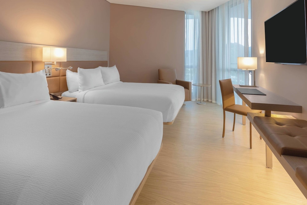 Habitación, 2 camas dobles, balcón del hotel Ac By Marriott Santa Marta