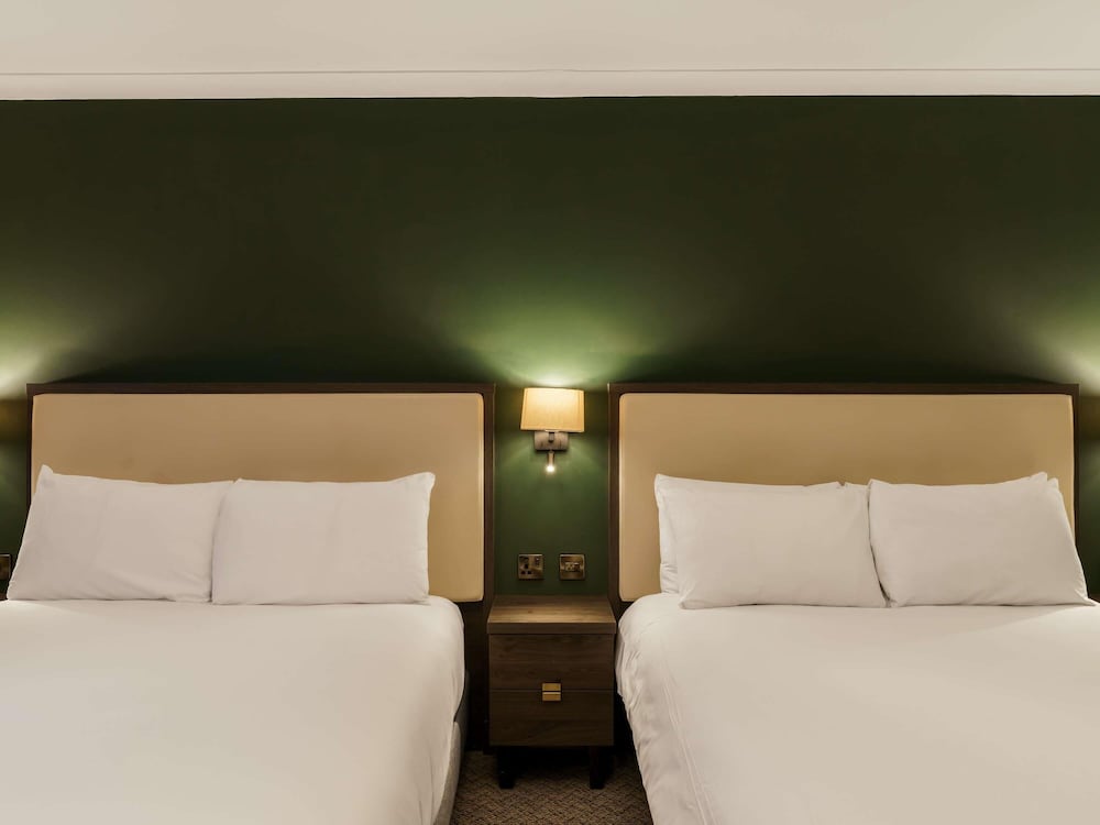 Habitación clásica, 2 camas de matrimonio del hotel Mercure Blackburn Dunkenhalgh and Spa. Foto 3