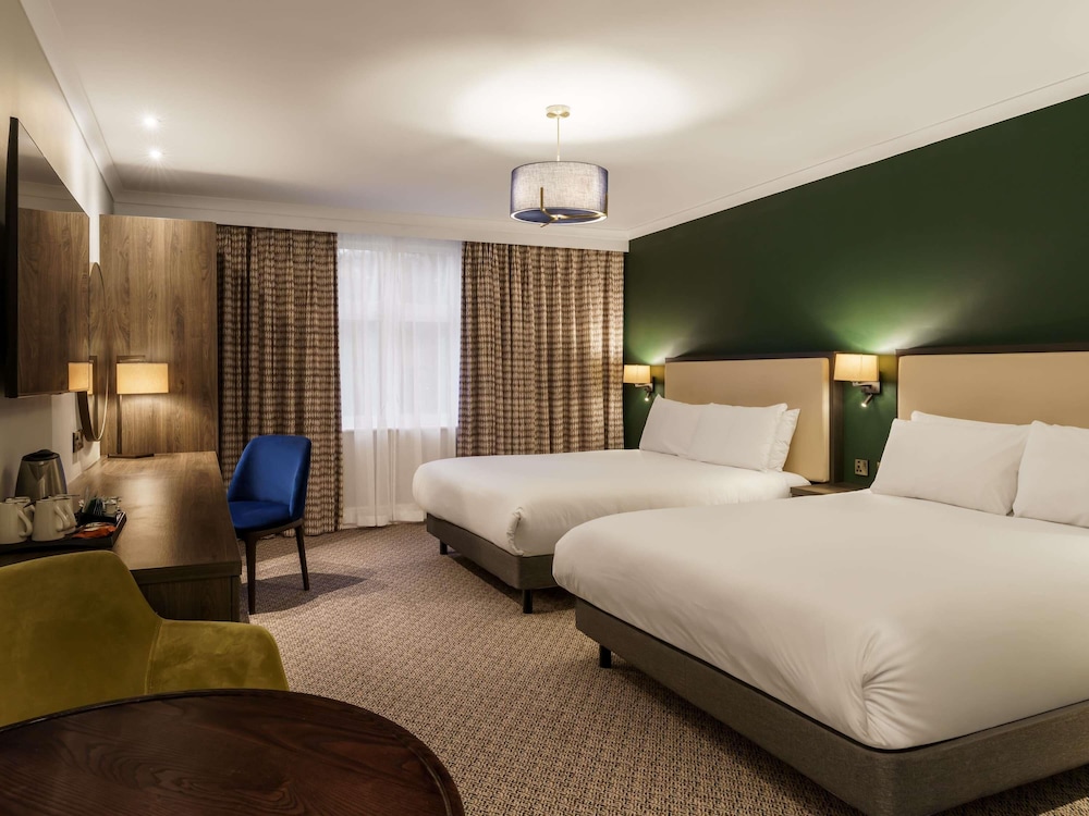 Habitación clásica, 2 camas de matrimonio del hotel Mercure Blackburn Dunkenhalgh and Spa. Foto 6