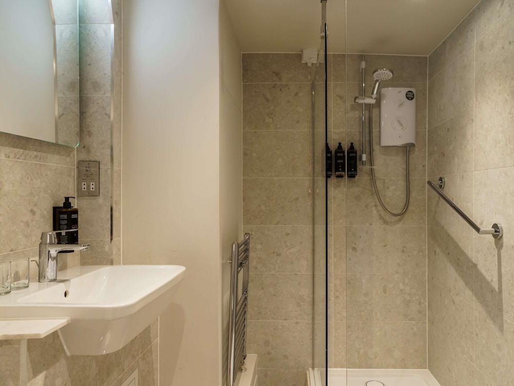 Habitación estándar, 2 camas individuales del hotel Mercure Blackburn Dunkenhalgh and Spa. Foto 9