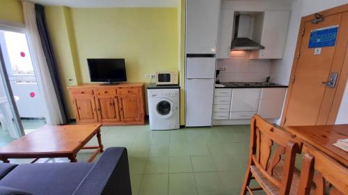 Apartamento con terraza y vistas al mar del hotel Destinos de Sol Roquetas de Mar - Montepío Minería. Foto 12