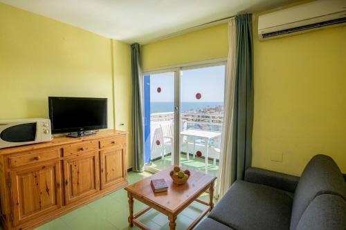 Apartamento con terraza y vistas al mar del hotel Destinos de Sol Roquetas de Mar - Montepío Minería. Foto 13
