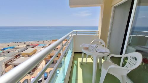 Apartamento con terraza y vistas al mar del hotel Destinos de Sol Roquetas de Mar - Montepío Minería. Foto 19