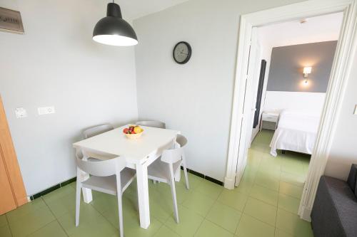 Apartamento Superior con terraza y vistas al mar del hotel Destinos de Sol Roquetas de Mar - Montepío Minería. Foto 21