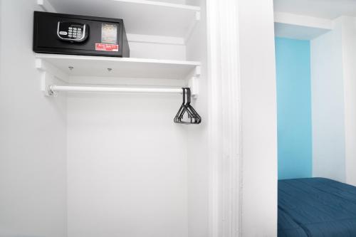 Habitación privada con literas y baño compartido del hotel YMCA WEST SIDE. Foto 8