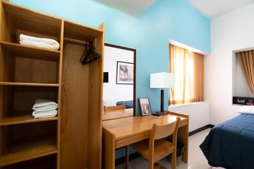 Habitación Doble Deluxe con baño privado del hotel YMCA WEST SIDE. Foto 4