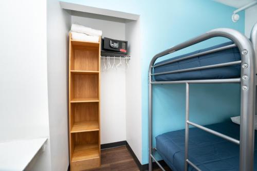 Habitación Privada Deluxe con literas y baño semiprivado del hotel YMCA WEST SIDE. Foto 5