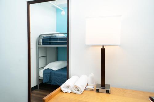 Habitación Privada Deluxe con literas y baño semiprivado del hotel YMCA WEST SIDE. Foto 9