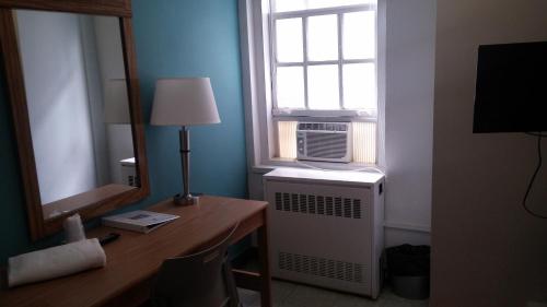 Habitación Individual Privada con baño compartido del hotel YMCA WEST SIDE