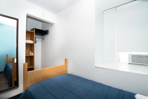 Habitación Individual Privada con baño compartido del hotel YMCA WEST SIDE. Foto 4