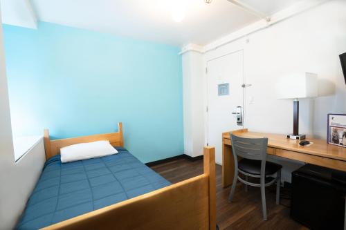 Habitación Individual Deluxe Privada con baño semiprivado del hotel YMCA WEST SIDE. Foto 5