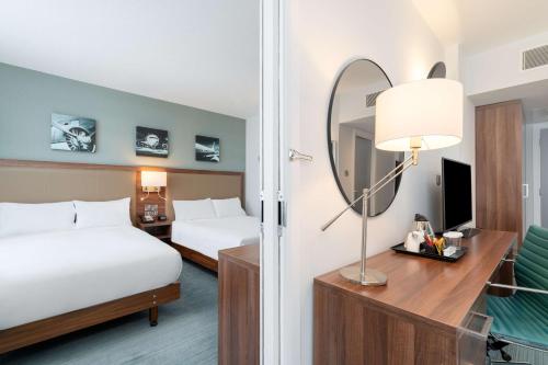 Habitación Doble - 2 camas dobles del hotel Hilton Garden Inn London Heathrow Airport. Foto 3