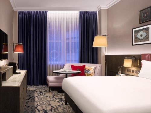 Habitación Trafalgar King del hotel The Trafalgar St. James London, Curio Collection By Hilton. Foto 1