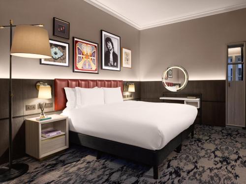 Habitación St James Premium King del hotel The Trafalgar St. James London, Curio Collection By Hilton