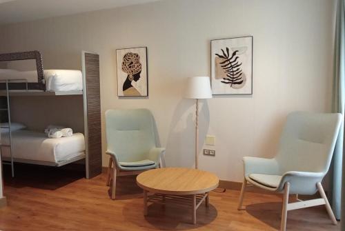 Habitación Cuádruple Superior del hotel Petit Palace Santa Cruz. Foto 5