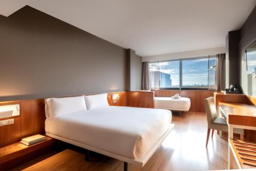 Habitación Triple del hotel Sb Bcn Events. Foto 1