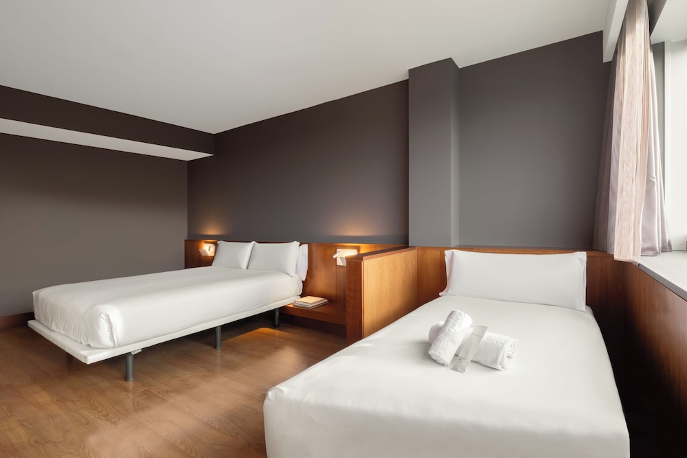 Habitación Triple del hotel Sb Bcn Events. Foto 2