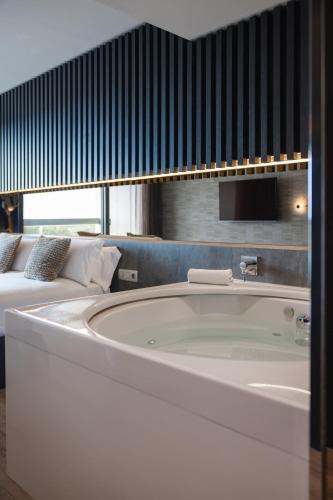 Jacuzzi Suite con Terraza del hotel Sb Bcn Events. Foto 1