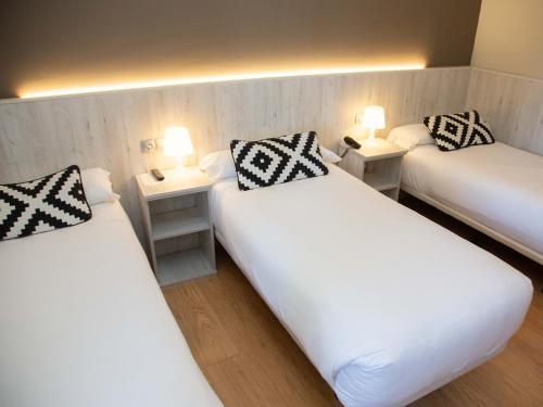Habitación Triple del hotel Cadosa. Foto 2