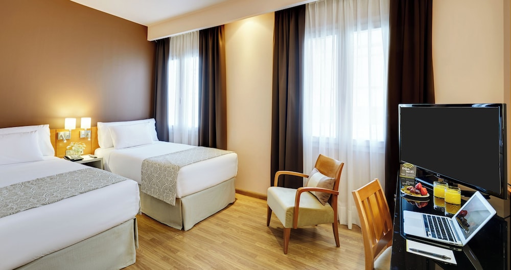 Habitación clásica con 2 camas individuales del hotel Sercotel Alcalá 611. Foto 3