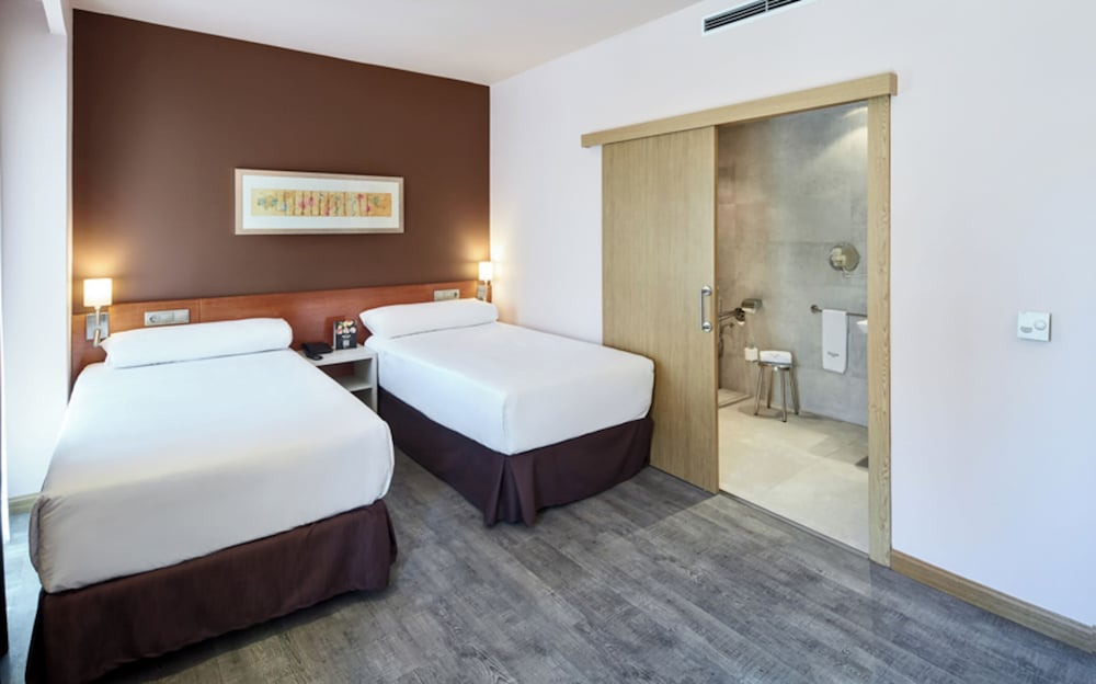 Habitación clásica con 2 camas individuales del hotel Sercotel Alcalá 611. Foto 4