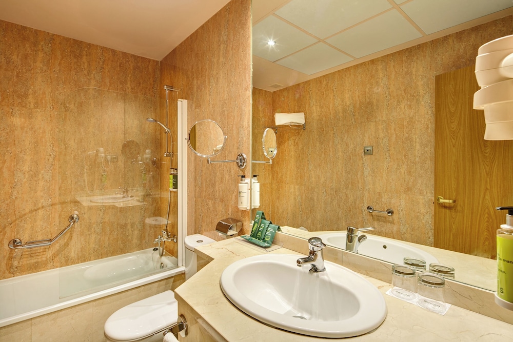 Habitación clásica con 2 camas individuales del hotel Sercotel Alcalá 611. Foto 5