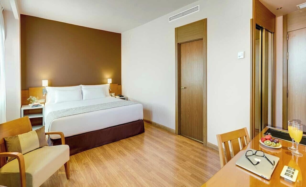 Habitación clásica doble del hotel Sercotel Alcalá 611. Foto 9