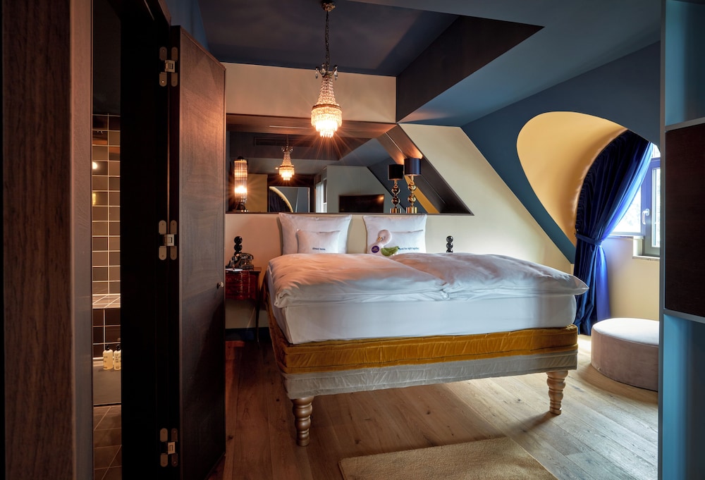 Suite Cisne del hotel 25hours The Royal Bavarian. Foto 5